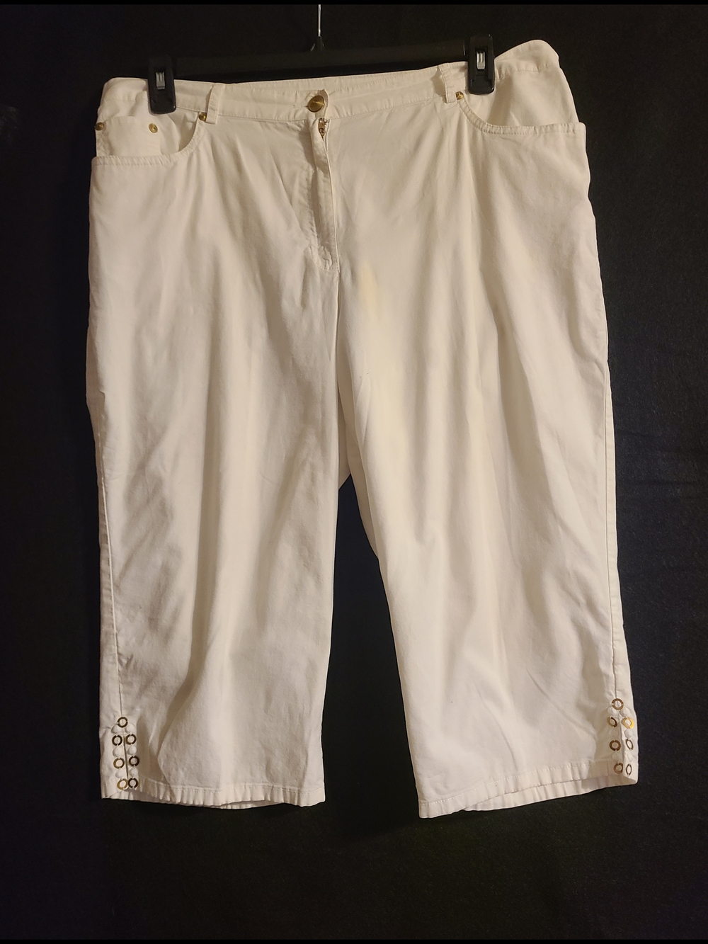 Ruby Rd. White Capris with Gold Eyelet Detail